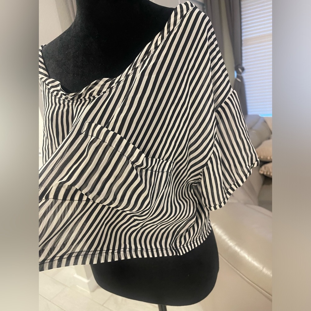 Reformation 100% silk striped cropped blouse with front oversized pocket M - Picture 2 of 7